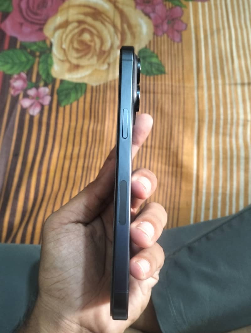 Apple iPhone 15 Pro Max 1