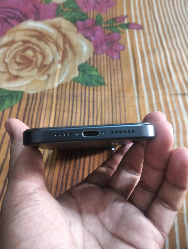 Apple iPhone 15 Pro Max 2