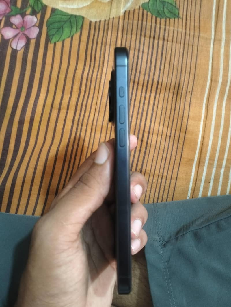 Apple iPhone 15 Pro Max 3