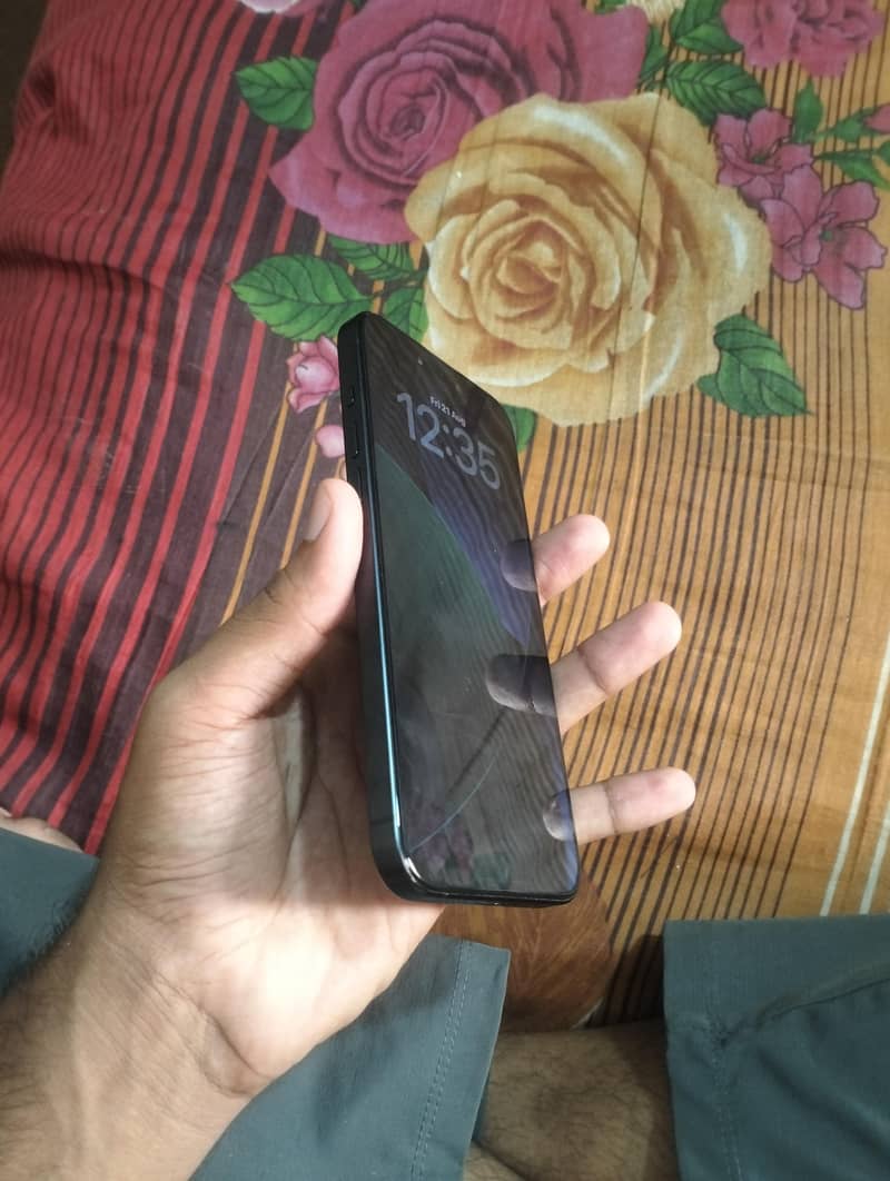 Apple iPhone 15 Pro Max 4