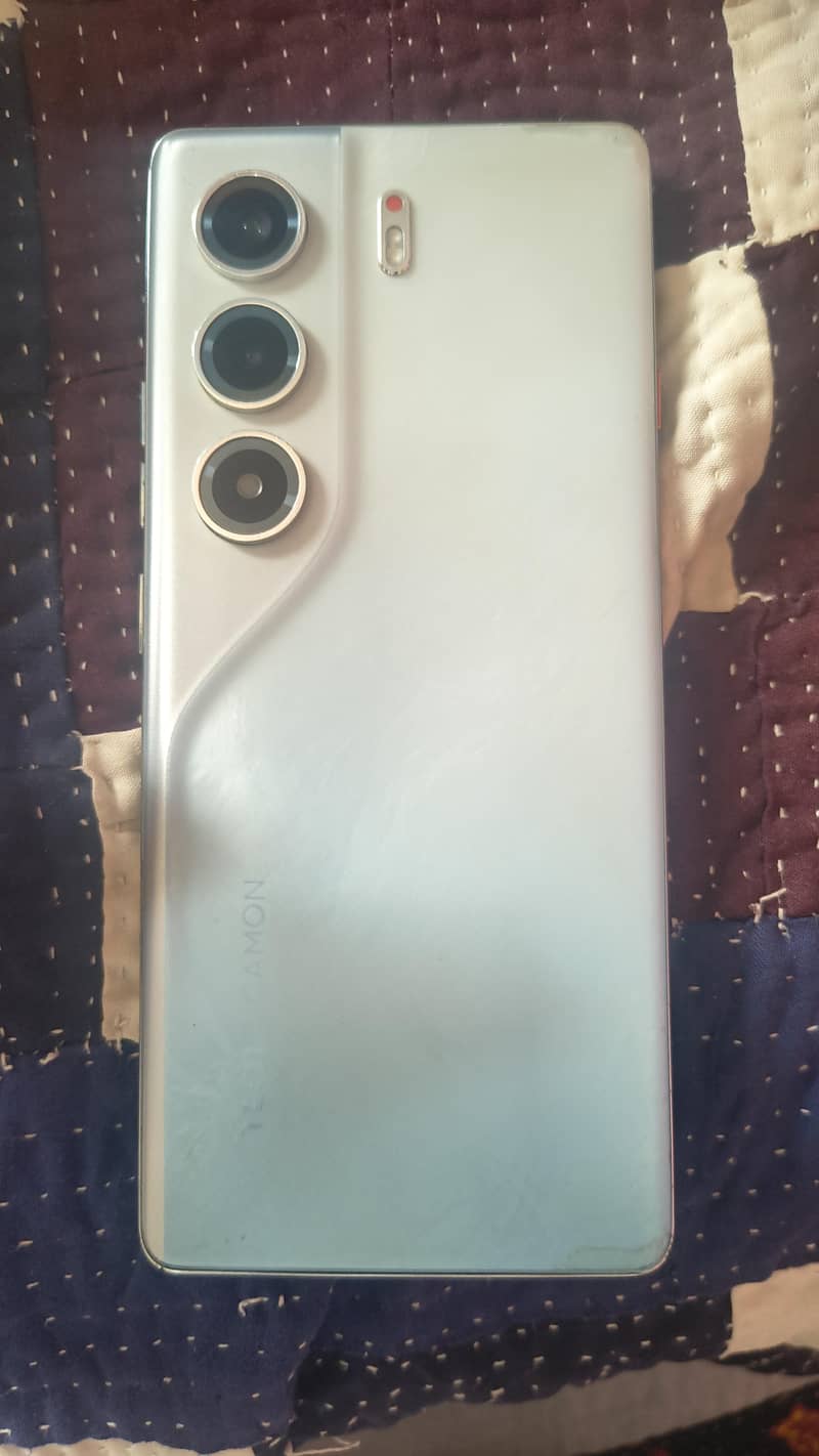 Tecno CAMON 40 Pro 7