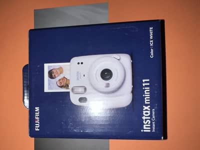 Instax Mini 11 Instant Camera Ice White Used