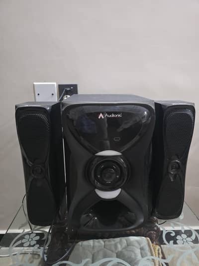 Audionic rainbow r30 with box