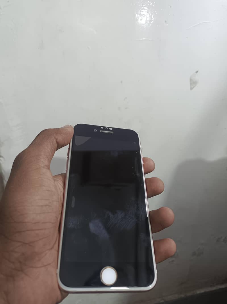 Apple iPhone 7 0