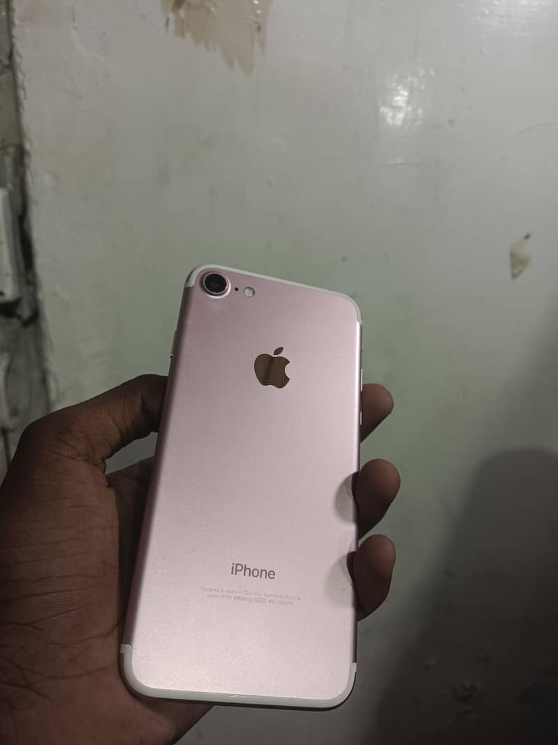 Apple iPhone 7 1