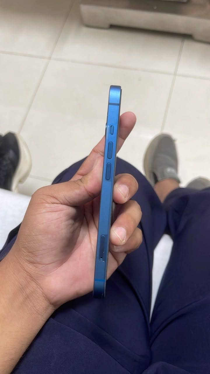 Apple iPhone 13 2
