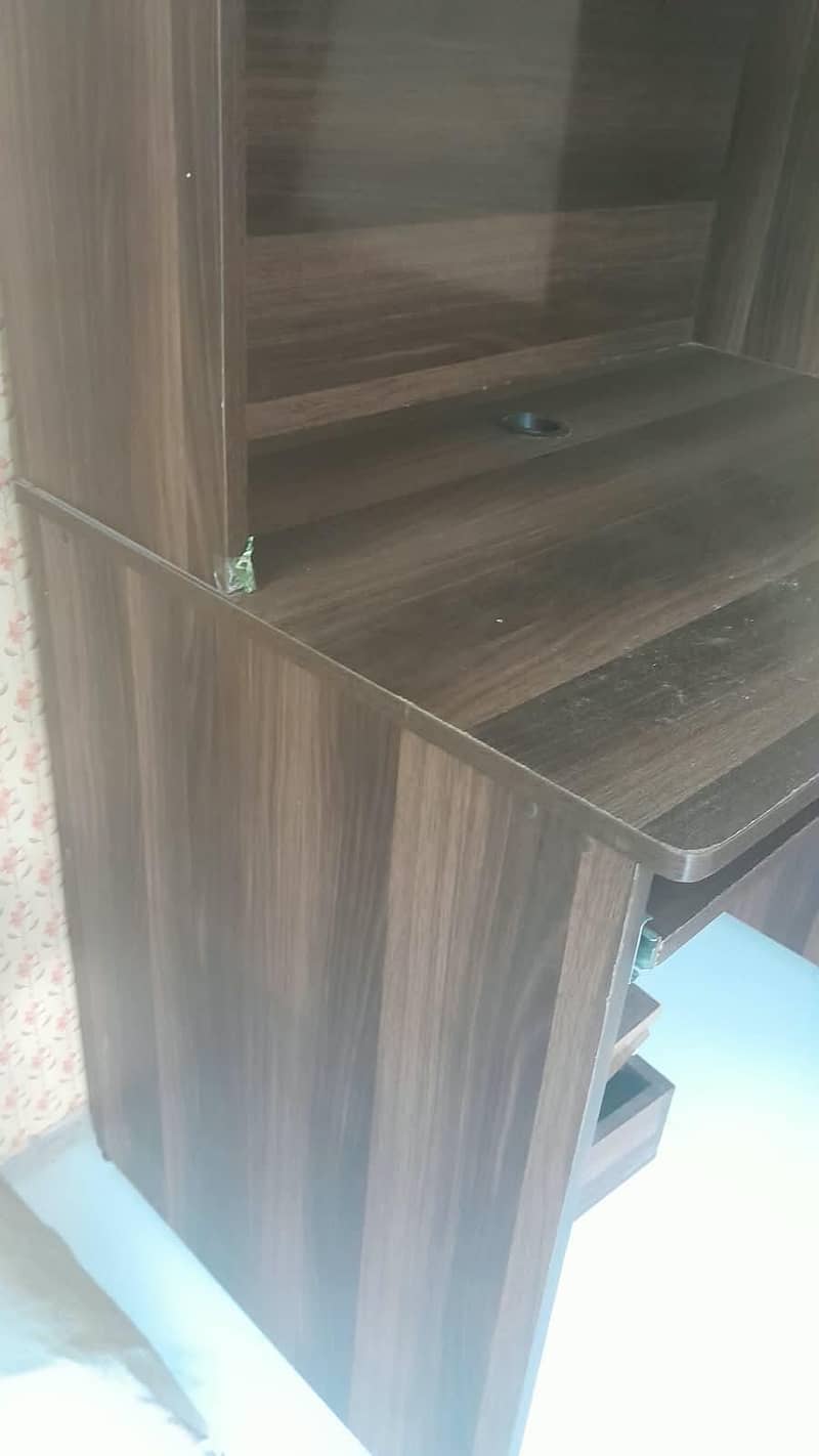 computer table best condition 1