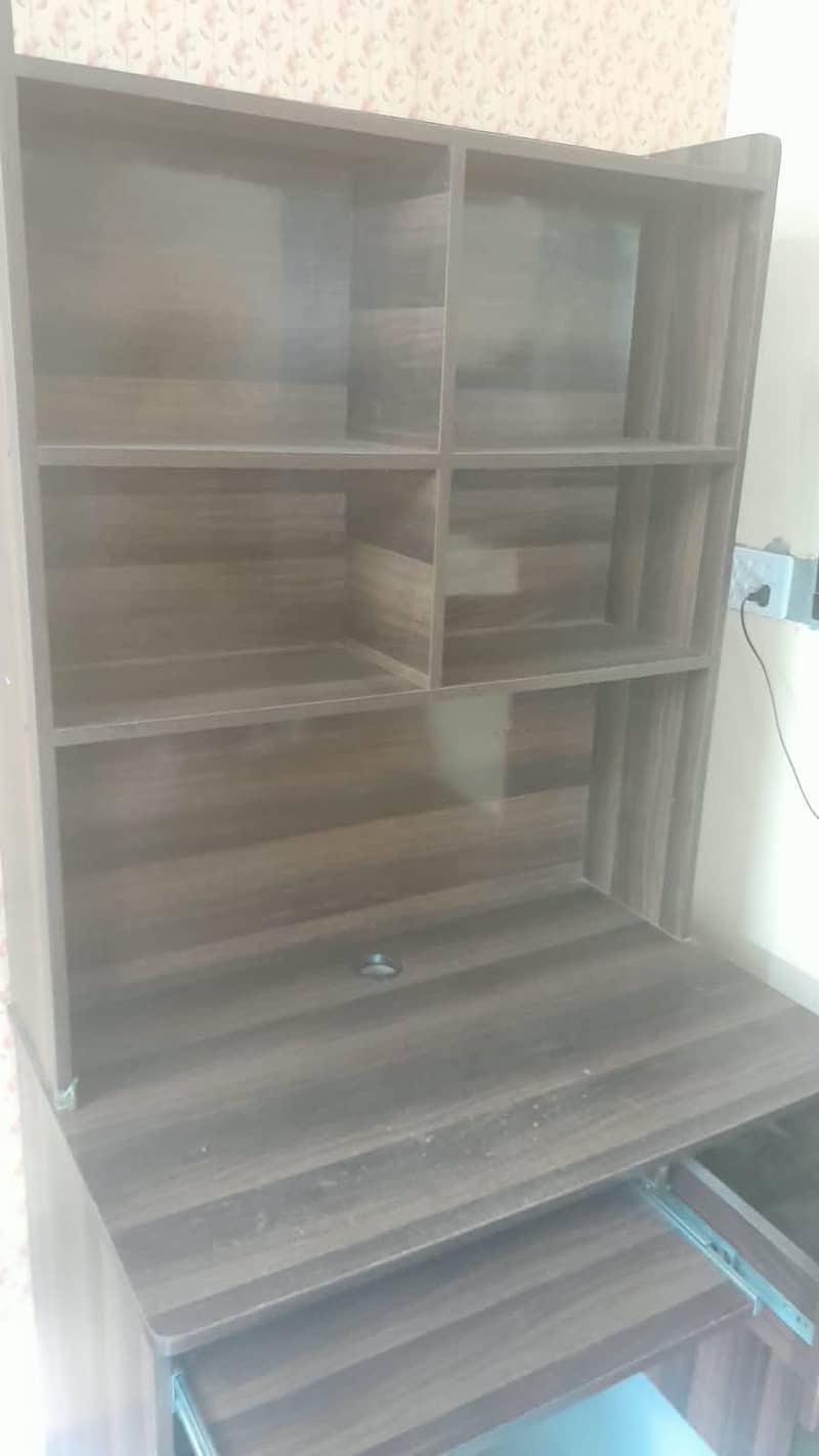 computer table best condition 4