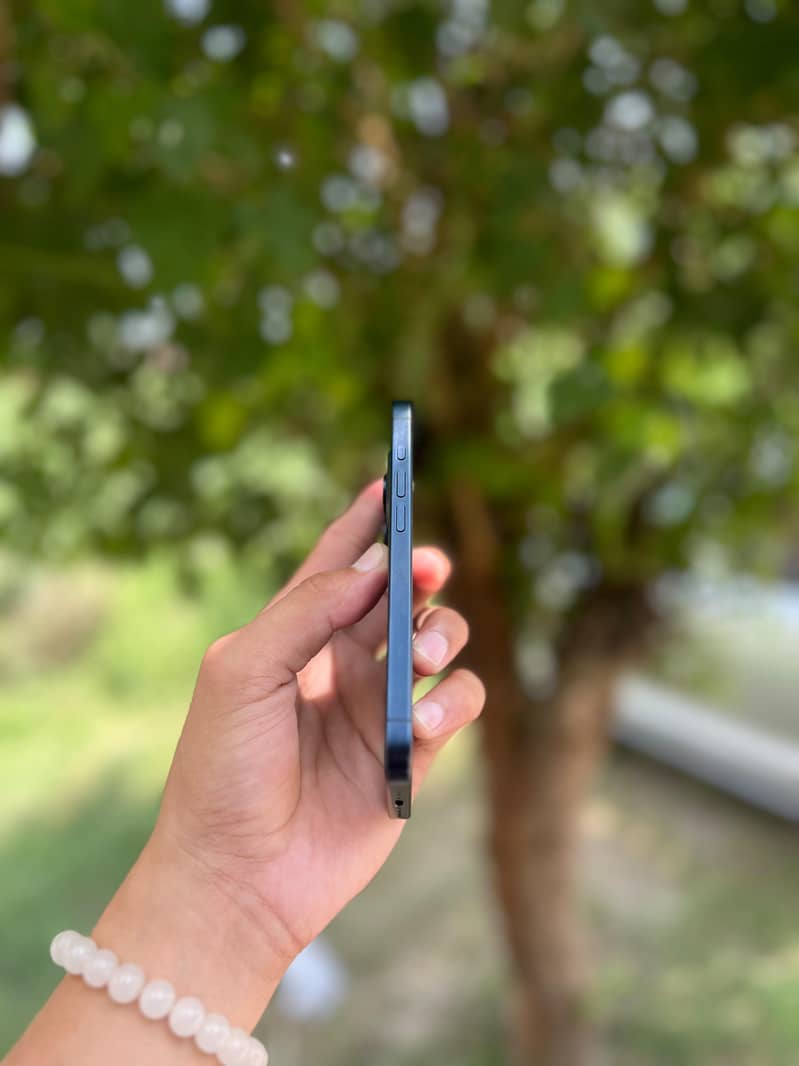 Apple iPhone 15 Pro 2