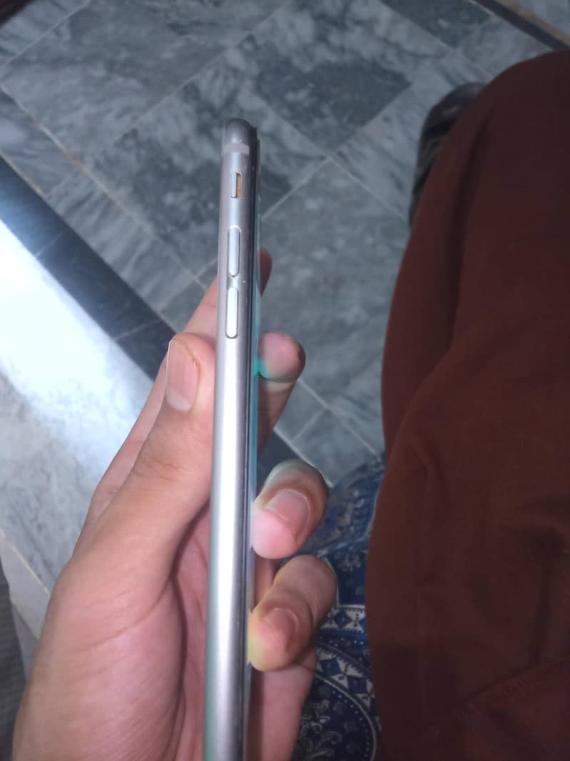 Apple iPhone 6 2