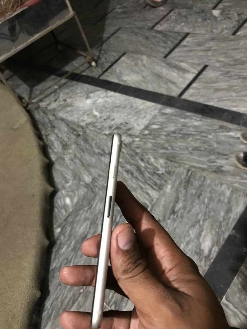 Apple iPhone 7 2