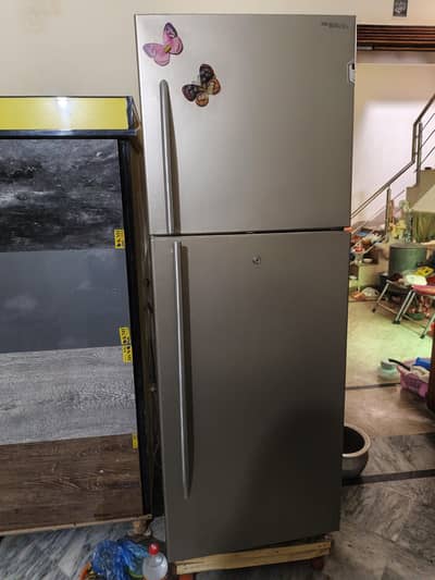 Waves Refrigerator Family Size Condition 10/9 With Door Lock
