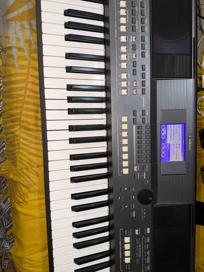 PSR-S670 Yamaha Digital Keyboard Arranger