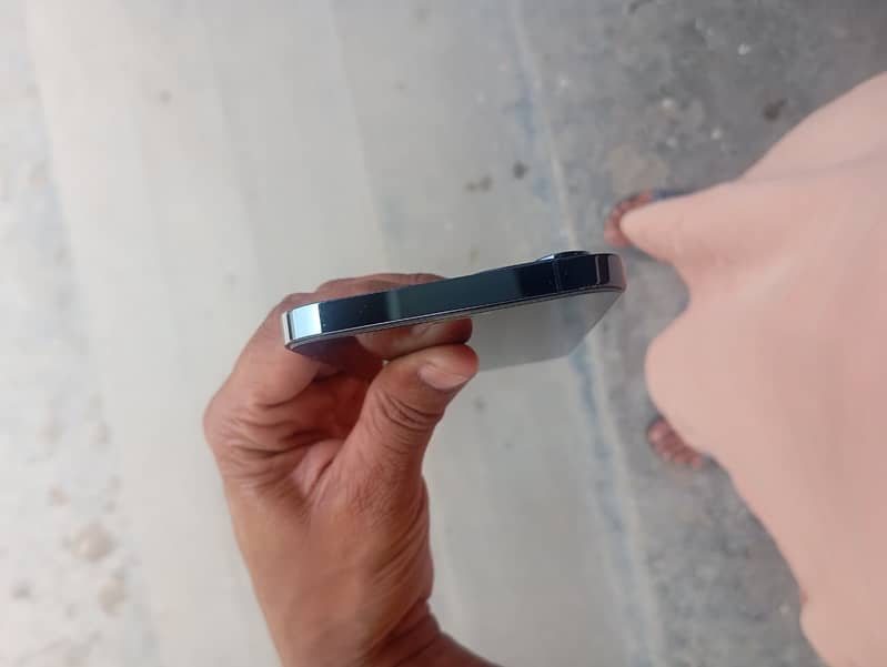 Apple iPhone 12 Pro Max 4