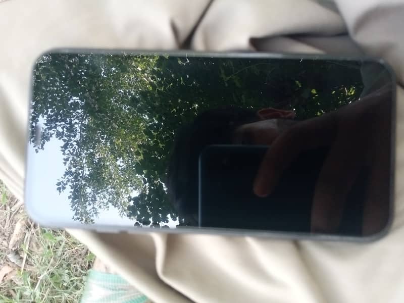 Apple iPhone 11 4