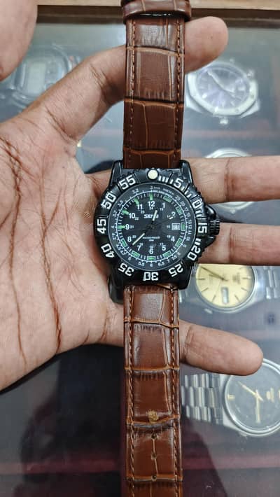 SKMEI 9281 tactical quartz watch featuring a black alloy case,