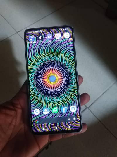 Sharp Aquos R7 12/256 officiel PTA