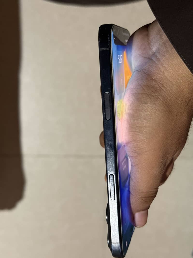 Apple iPhone 16 Plus 3
