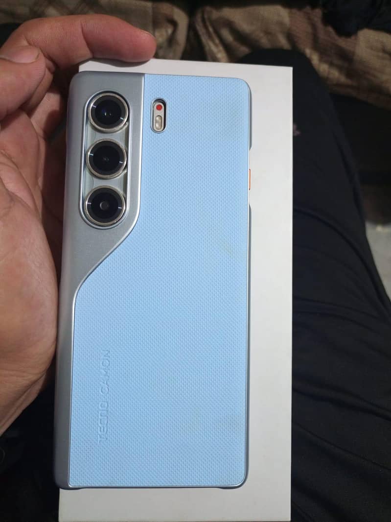 Tecno CAMON 40 Pro 0