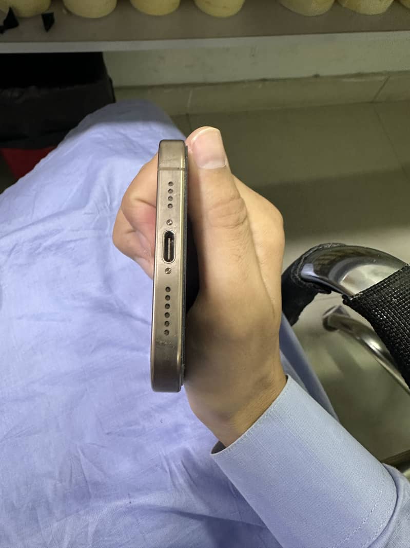 Apple iPhone 16 Pro Max 3