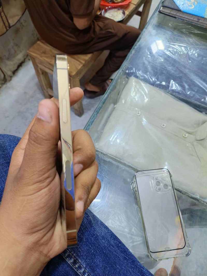 Apple iPhone 12 Pro 2