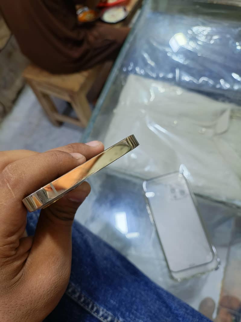 Apple iPhone 12 Pro 4