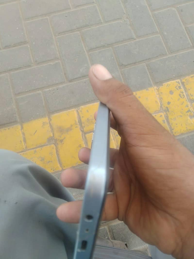 Realme Note 60 4