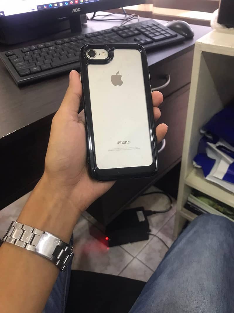 Apple iPhone 7 0