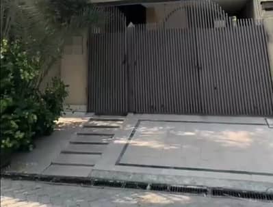 10 Marla Spacious House Available In Marghzar Officers Colony For sale