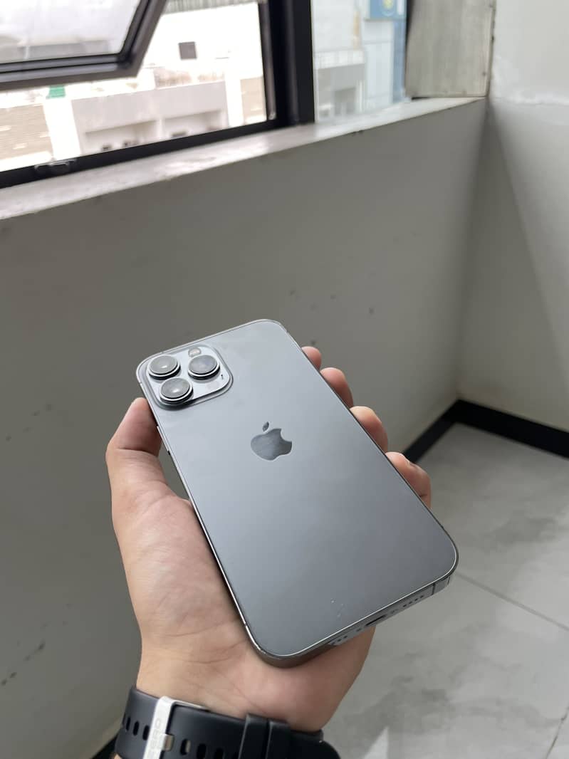 Apple iPhone 13 Pro Max 4