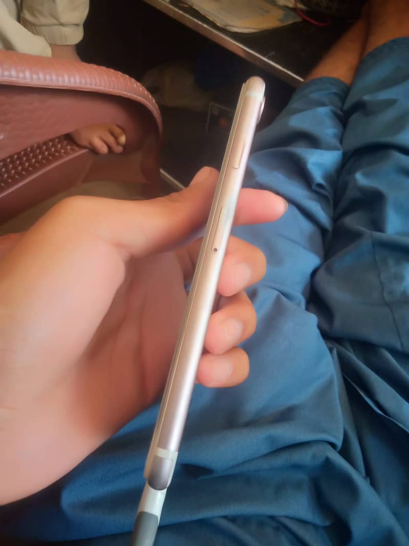 Apple iPhone 7 0