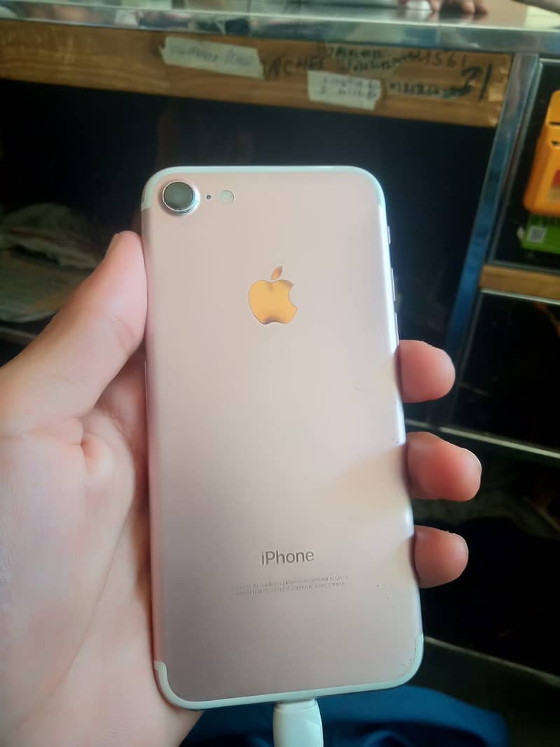 Apple iPhone 7 2