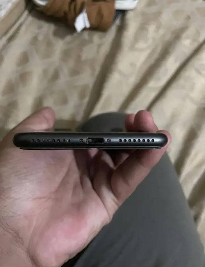 Apple iPhone 8 Plus 1