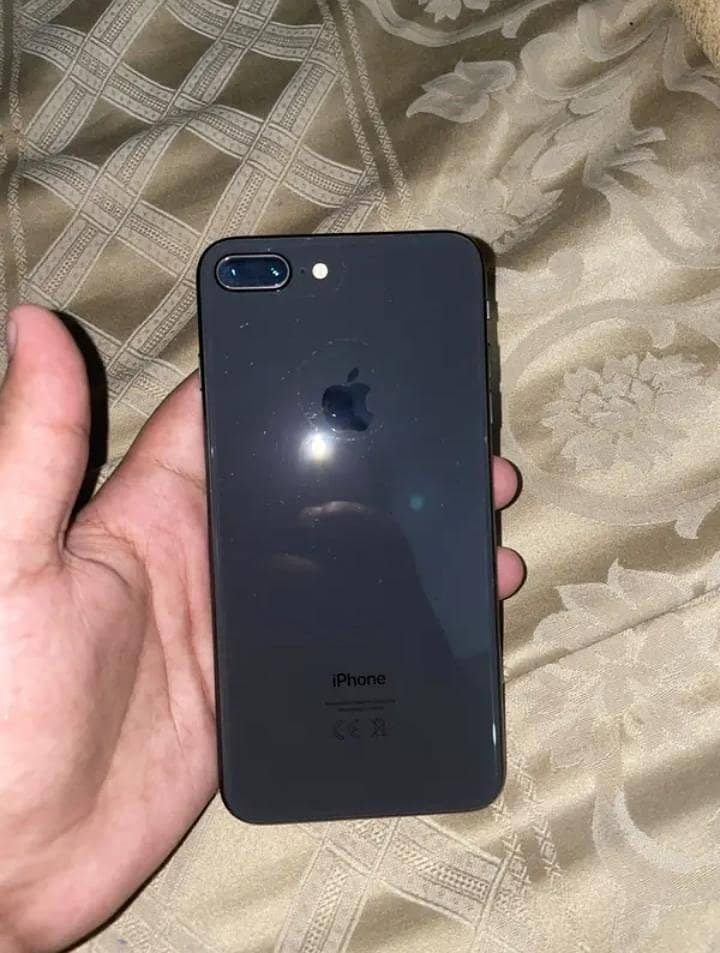 Apple iPhone 8 Plus 3
