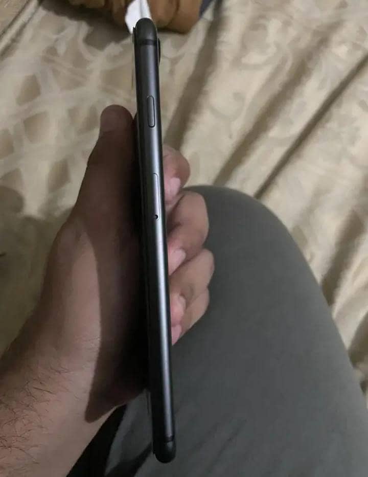 Apple iPhone 8 Plus 4