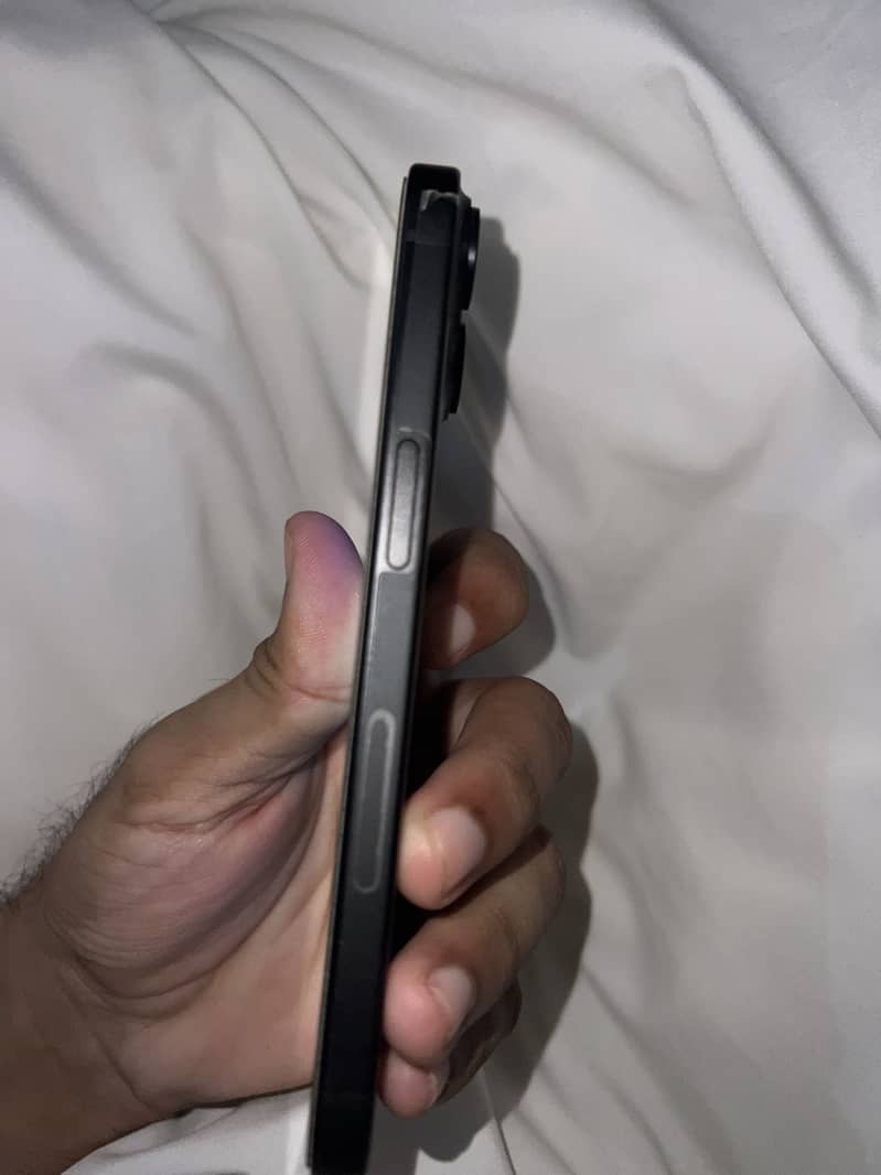 Apple iPhone 15 4