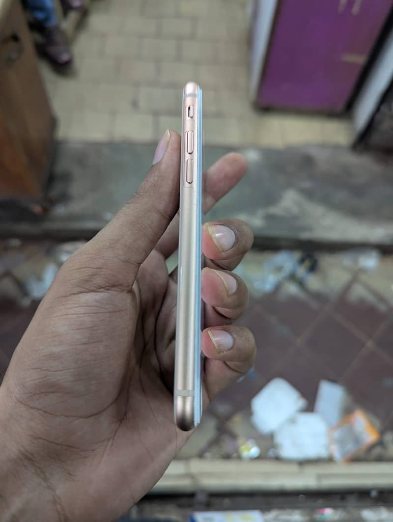 Apple iPhone 8 1