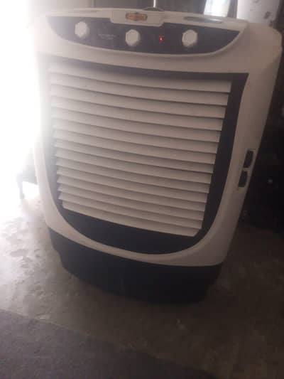 air cooler 10/10 condtiion 6 bottle 10 day use only
