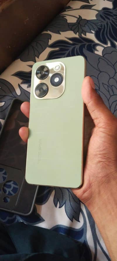 Techno spark 20C 4+4GB Ram 128Gb Memory all oky