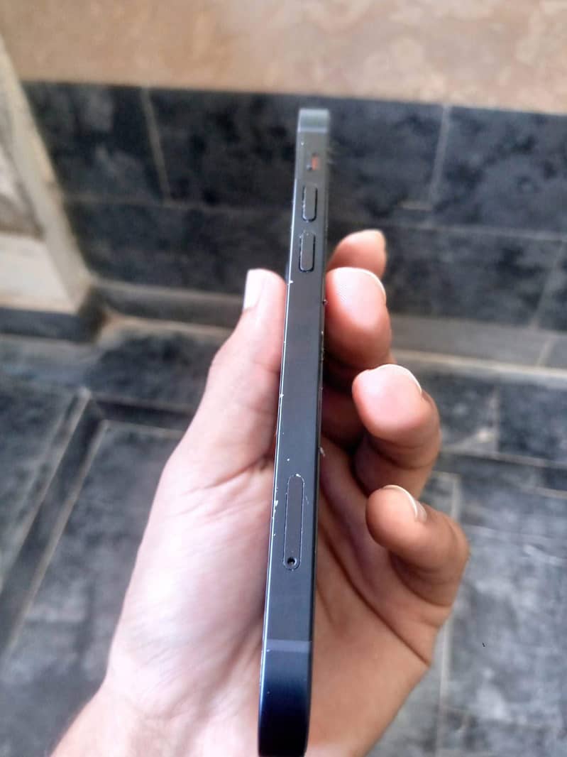 Apple iPhone 12 3