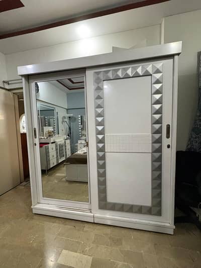 Sliding door wadrobe colr white