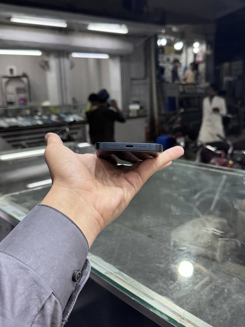 Apple iPhone 13 1