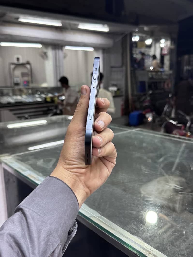 Apple iPhone 13 3