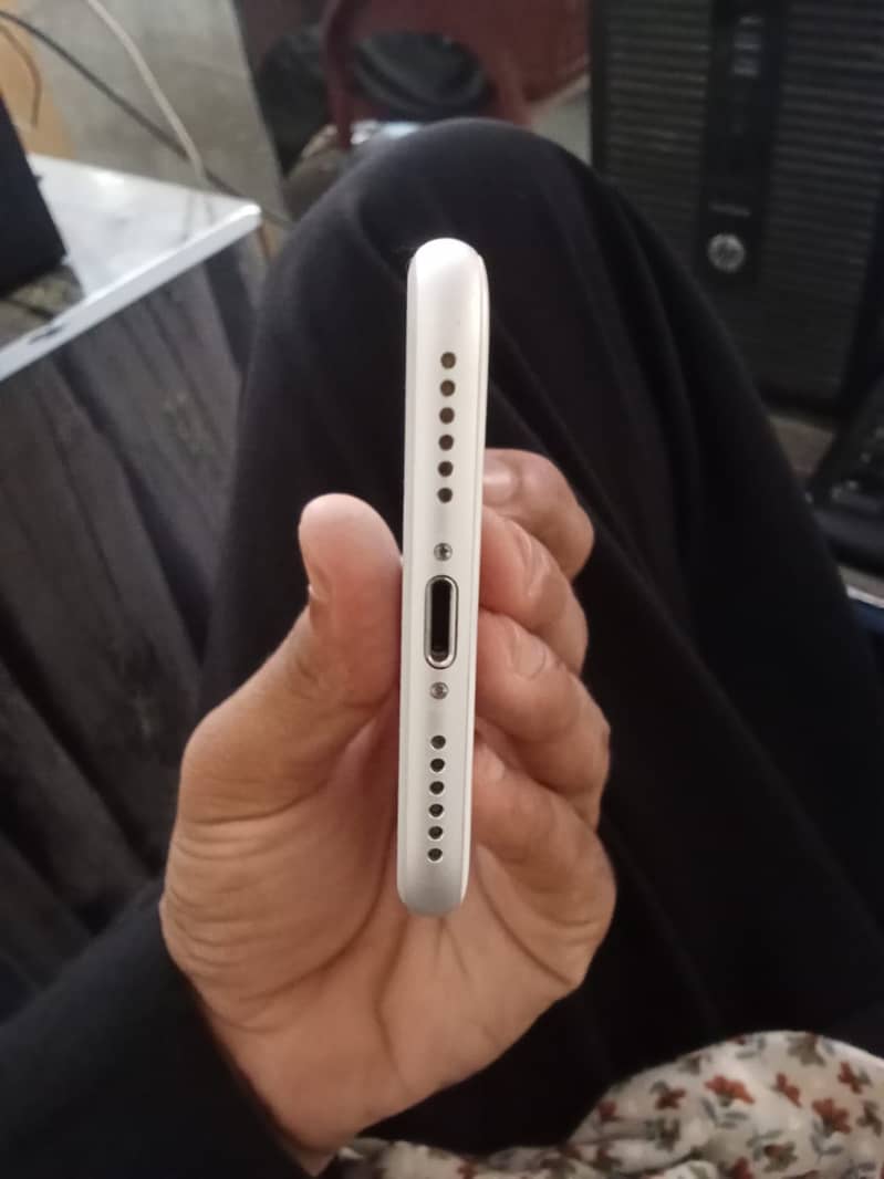 Apple iPhone 7 2