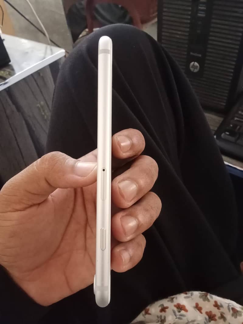 Apple iPhone 7 4