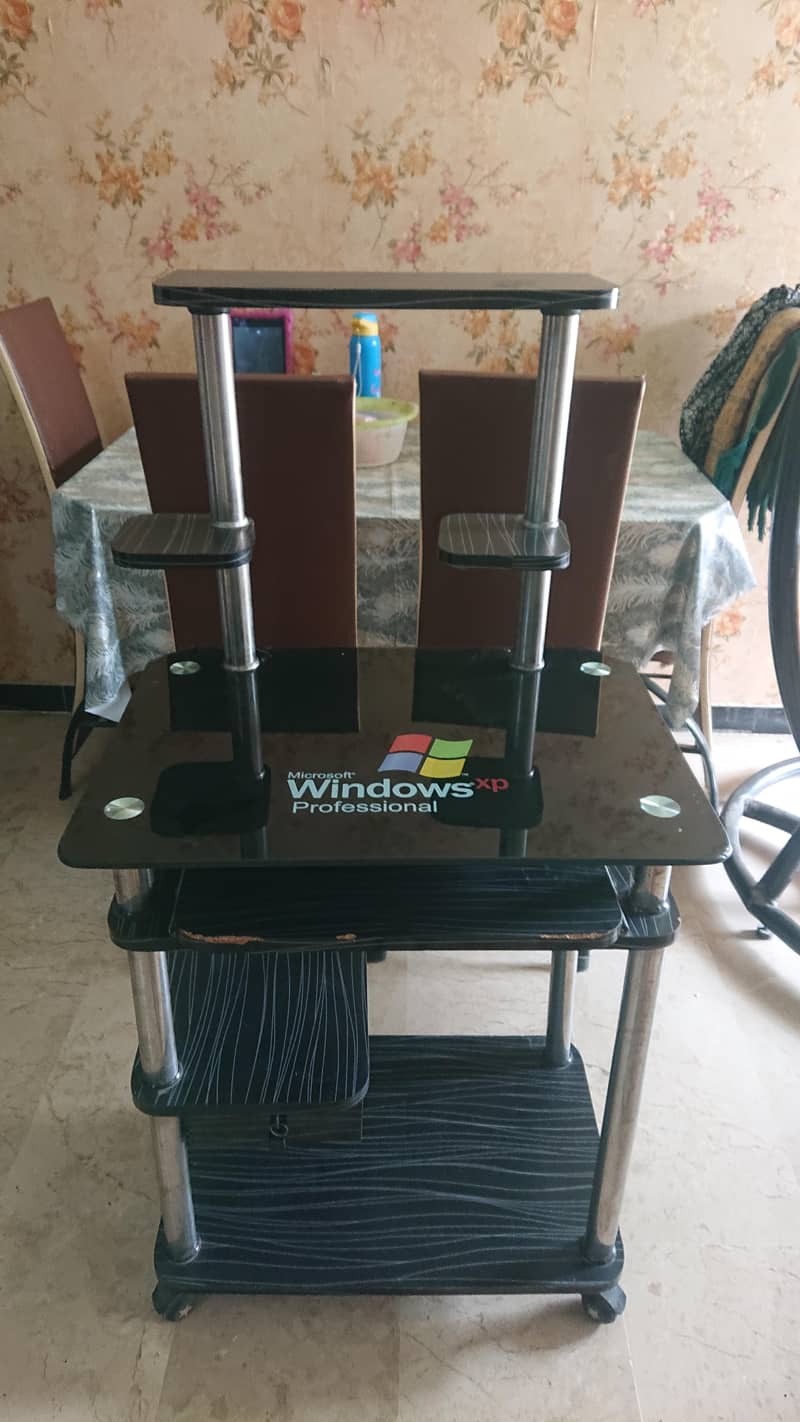 computer trolly 3
