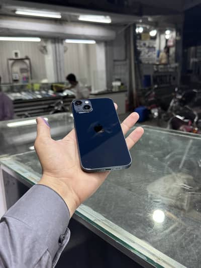 Apple iPhone 13