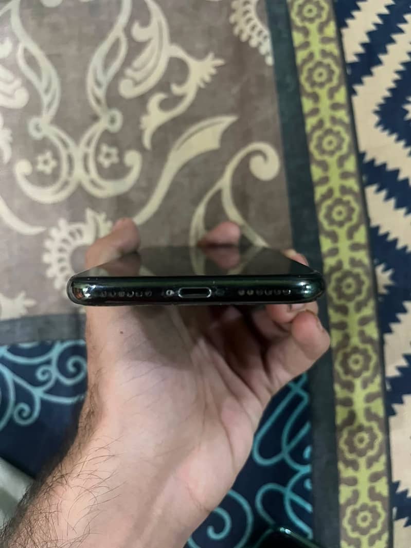 Apple iPhone X 4