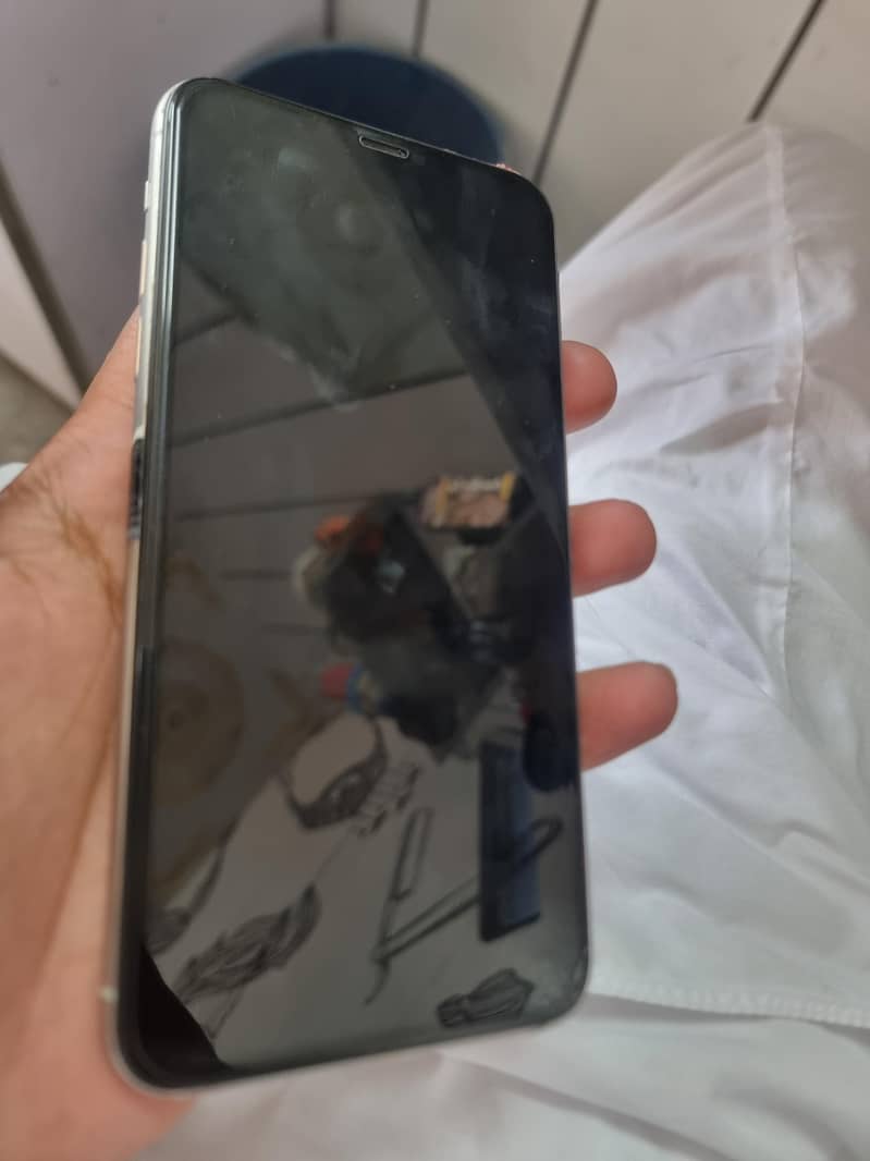 Apple iPhone 11 Pro Max 2