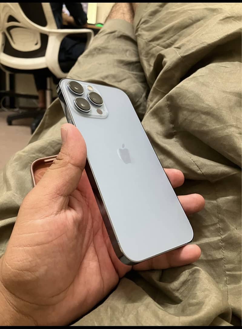 Apple iPhone 13 Pro Max 4